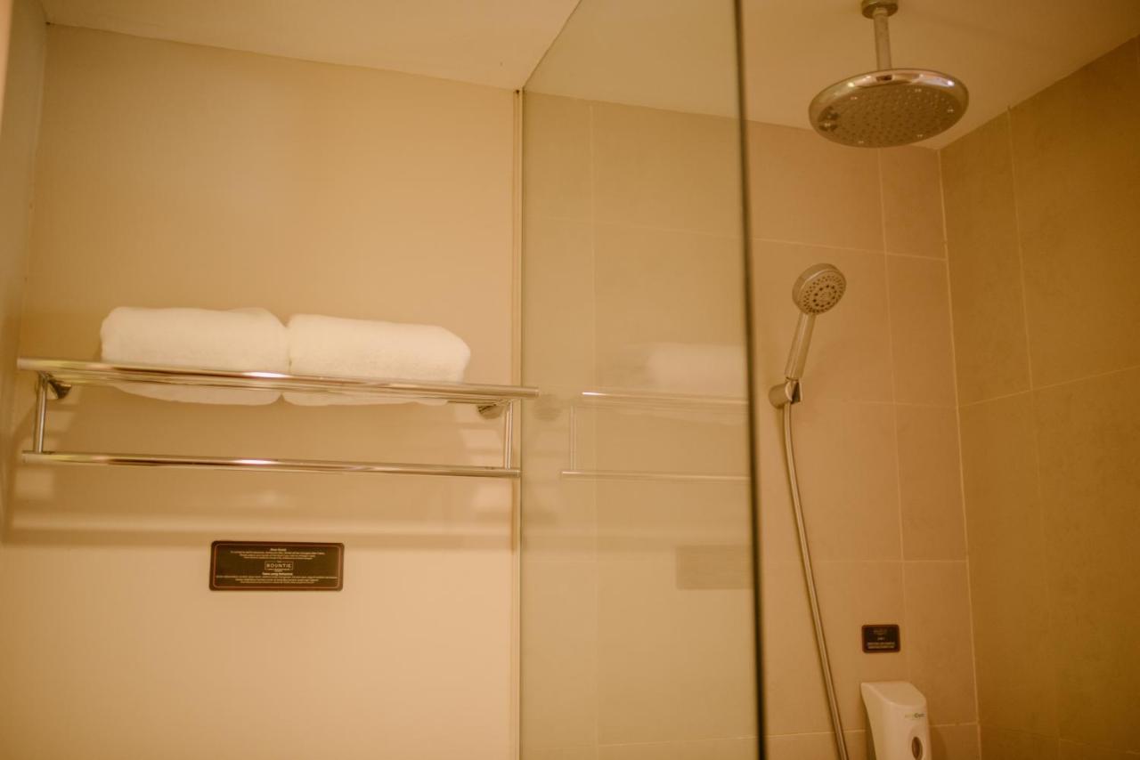 เดอะ บุนตี โฮเทล แอนด์ คอนเวนชั่น เซ็นเตอร์ ซูกาภูมี Hotel ซูกาบูมี ภายนอก รูปภาพ